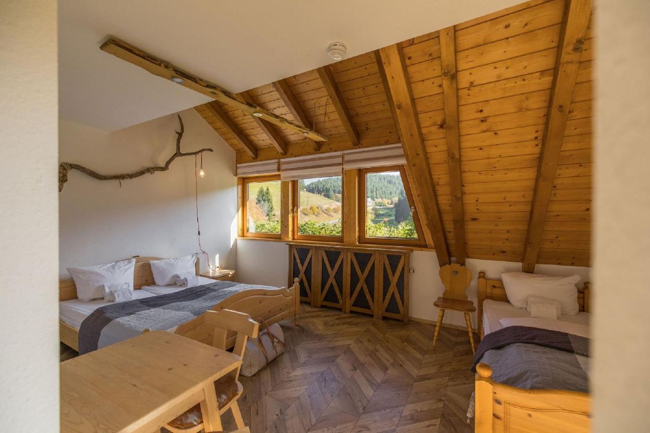 Berghotel Und Restaurant Kraeuter Chalet Furtwangen Exterior photo